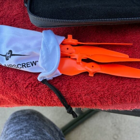 DJI Mavic Air Fly More Combo Arctic White with 2 batteries and extra 6 propels - Picture 10 of 16